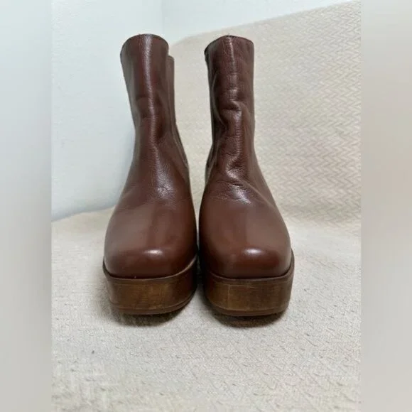 Brown Leather Heeled Boots - Picture 4 of 10